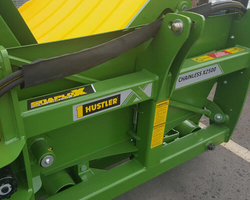 square bale feeder dual-latches