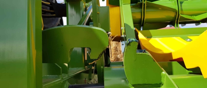 round bale feeder dual latches