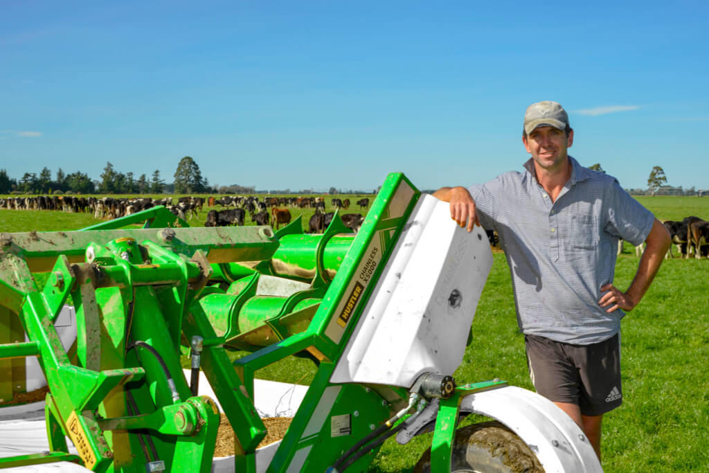 TX205 Chainless Trailed Bale feeder