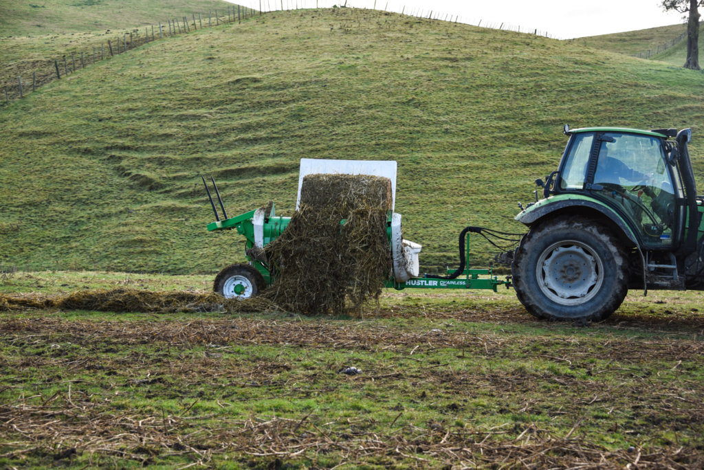 TX205 Trailed Chainless Bale Feeder