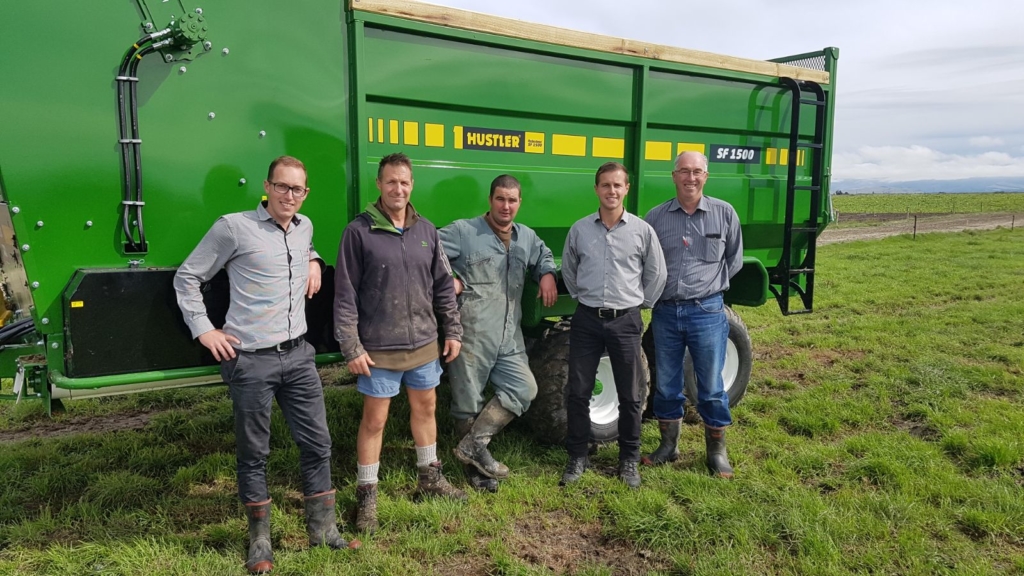 Vagon para ensilaje Hustler siendo entregado en North Canterbury (2)
