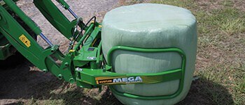 Mega Soft Hands Bale Clamp: Even clamping pressure avoids overstretching balage wrap.