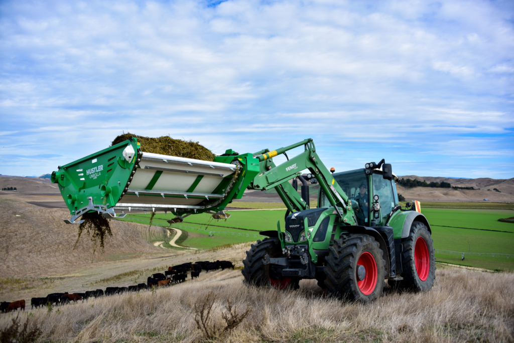 Desenrrollador Hustler Unrolla-LX105-ensilaje-montado-frontalmente (1)