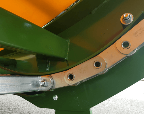 bale unroller chain-tensioners
