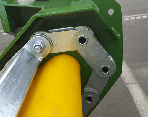 bale unroller enclosed-sprockets