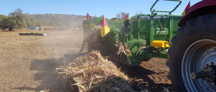 Grain Bin - Hustler feeding out