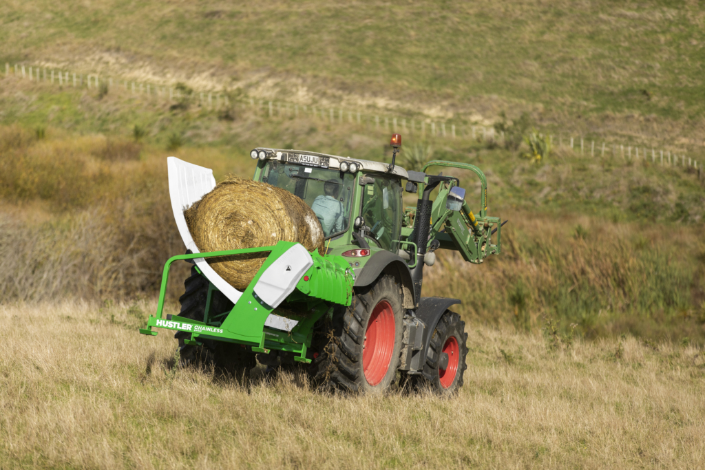 LX104 Mounted Bale Feeder, feeding out