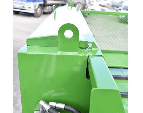 Grain Bin Attached to Combi Feeder
