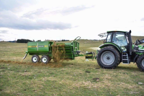 Feeding grain on top of silage | Grain Feed Bin | Grain Feed Out Bin | Hustler Equipment