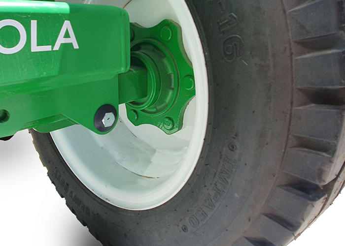HUSTLER UNROLLA TX205 6 STUD AXLE 700 500