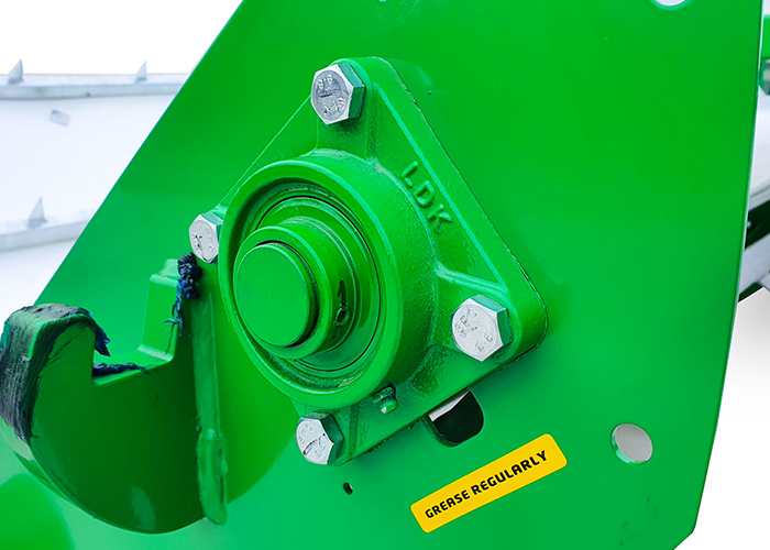 HUSTLER Unrolla LM105 Bale Feeder Low Maintainance Bearings 700 500