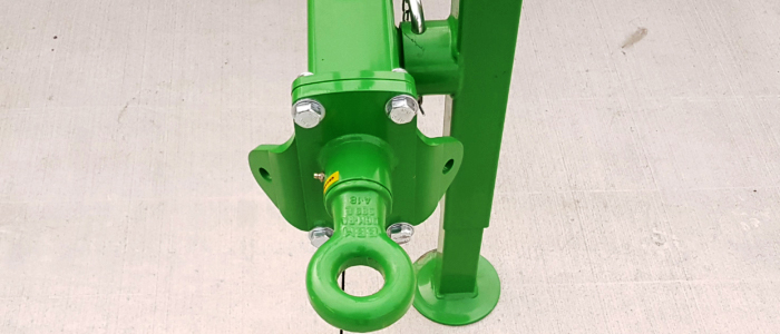 Swiveling Towing Eye