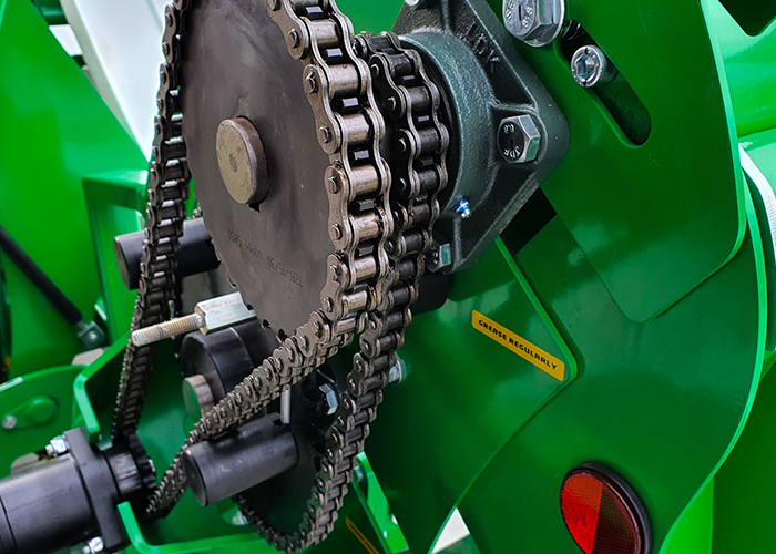 Chainless TX205 Bale Feeder drives 700 500