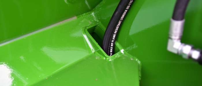 Combi Feeder Chainless Rear Floor - protected-hoses
