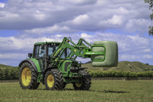 LX200 Softhands Handle square or round bales