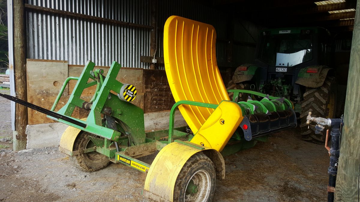 Chainless-4000-bale-feeder.jpg