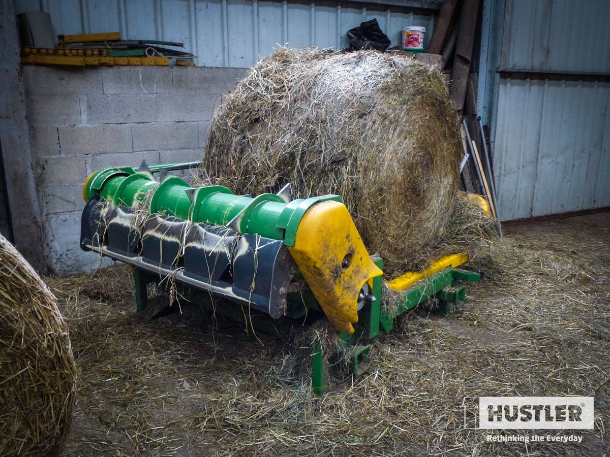 First-Chainless-balefeeder-in-France-after-4-years-of-hard-work.jpg