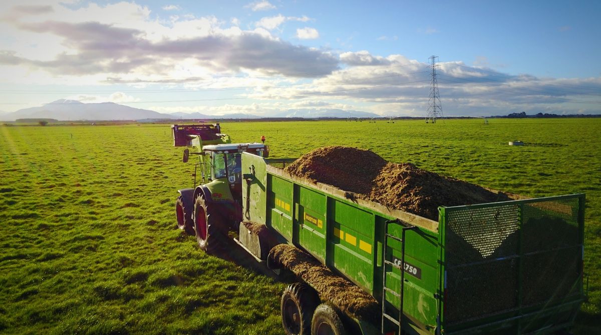Hustler-silage-wagon-5.jpg
