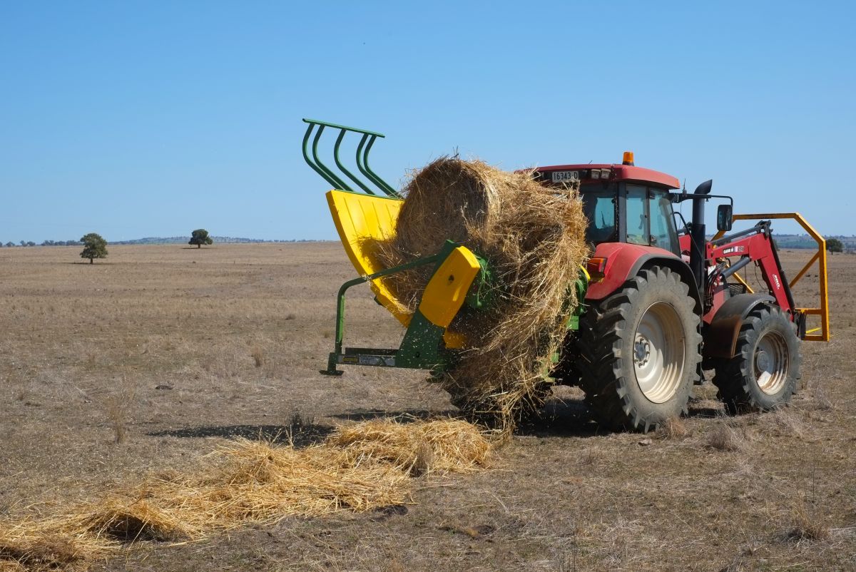 Luke Carr_Chainless_round bale_Sept 2017.jpg