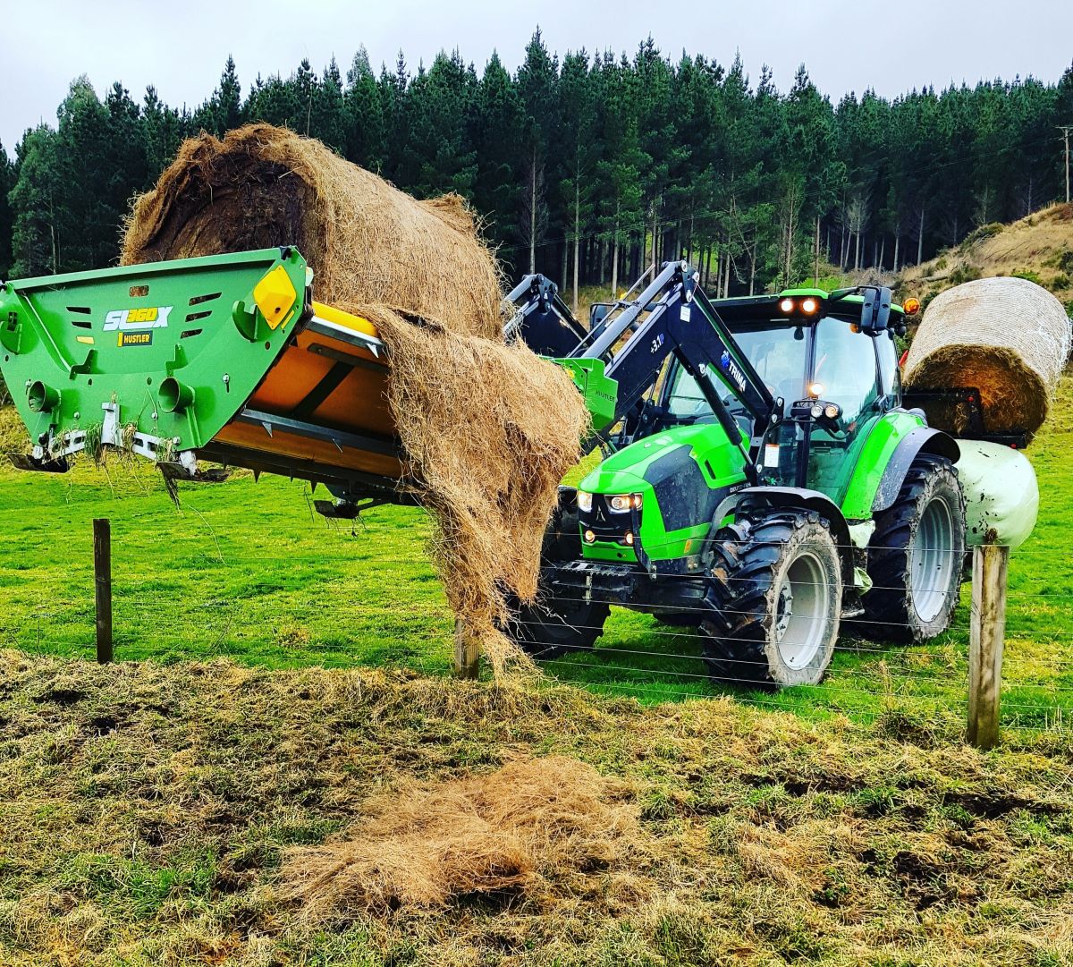 hustler-5-bale-feeder.jpg