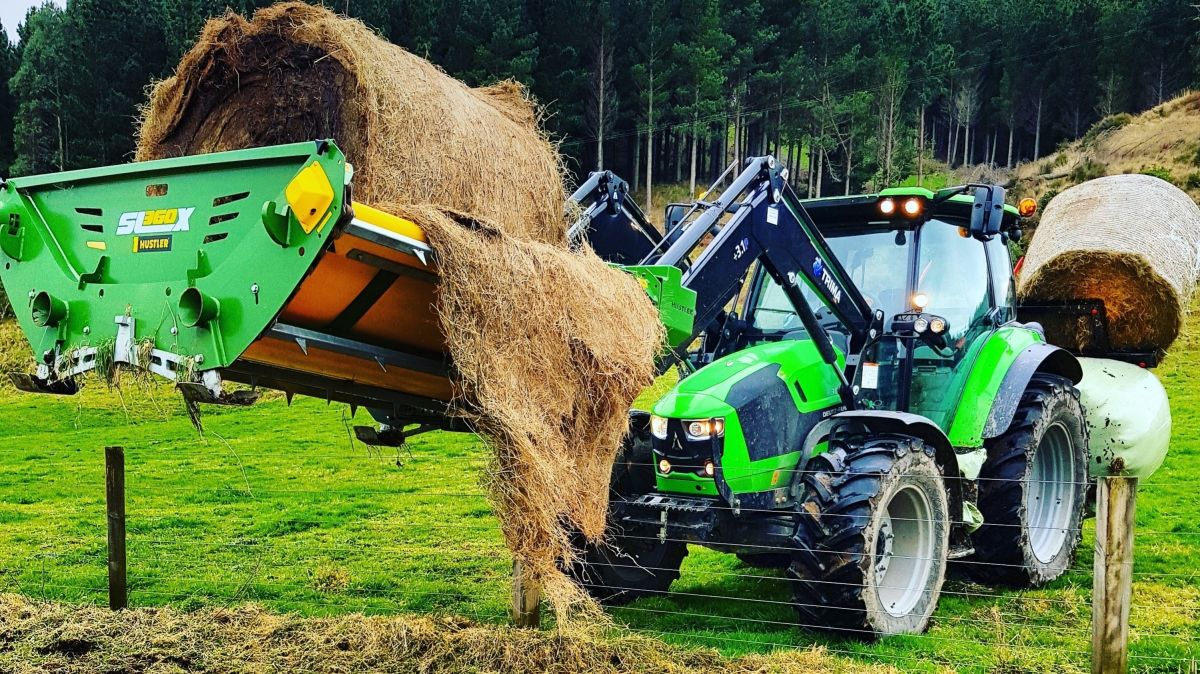 hustler-5-bale-feeder-072684-edited