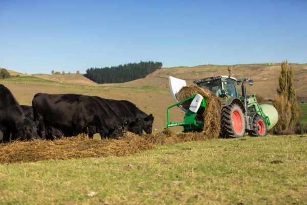 Hustler Chainless LX104 bale feeder