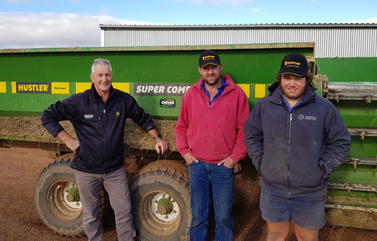 cervus hamilton deliver a Hustler super comby Ex feed out wagon to chatsworth house