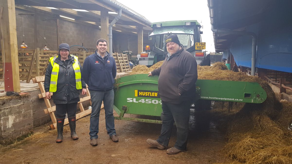 Hustler SL450X/LM105T feedlot bale unroller at Hornby Hall Farm (UK)