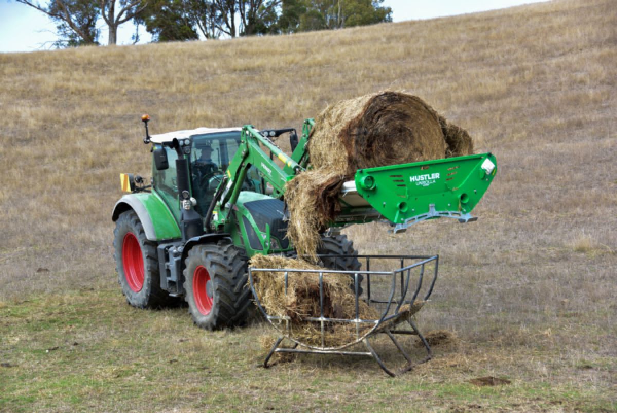 Hustler-Unrolla-LX105-feeding-into-hay-rack-1-600x401