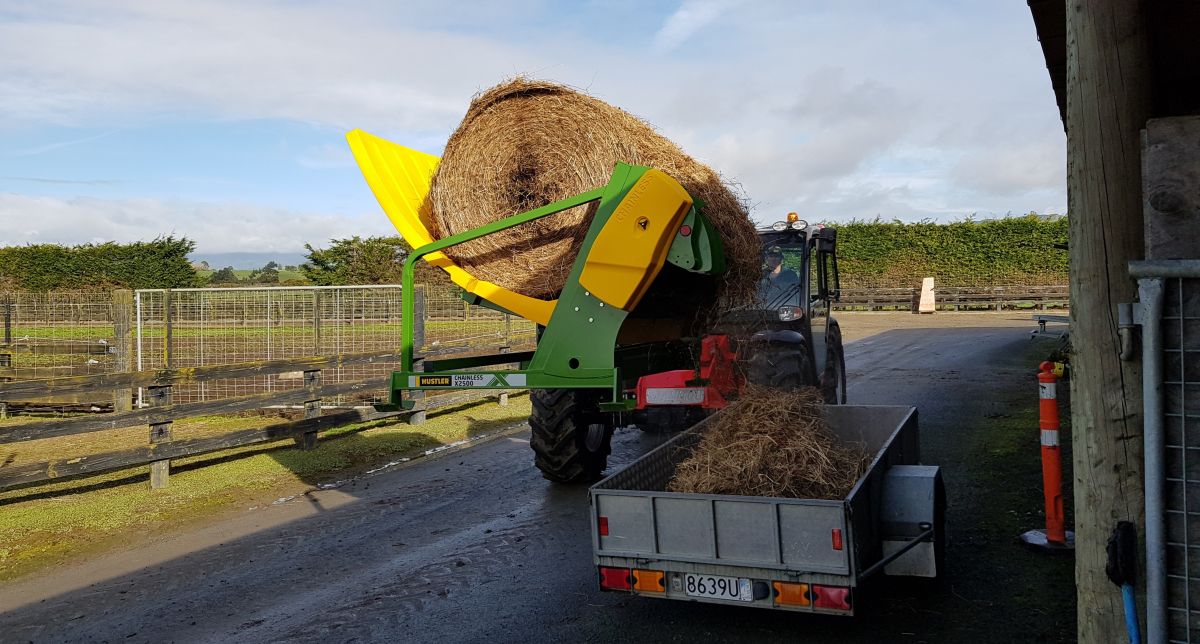 hustler-bale-feeder-loading-trailer.jpg